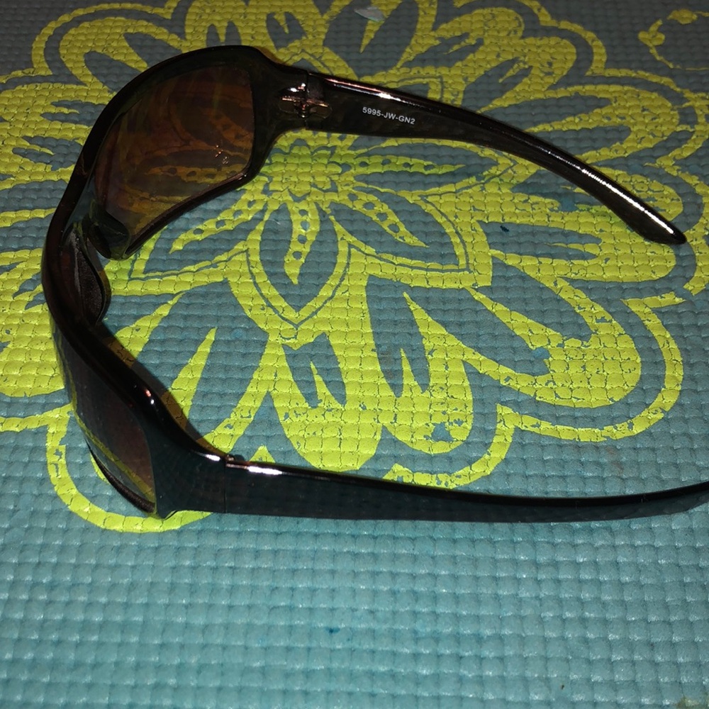 Sunglasses - Picture 4 of 4